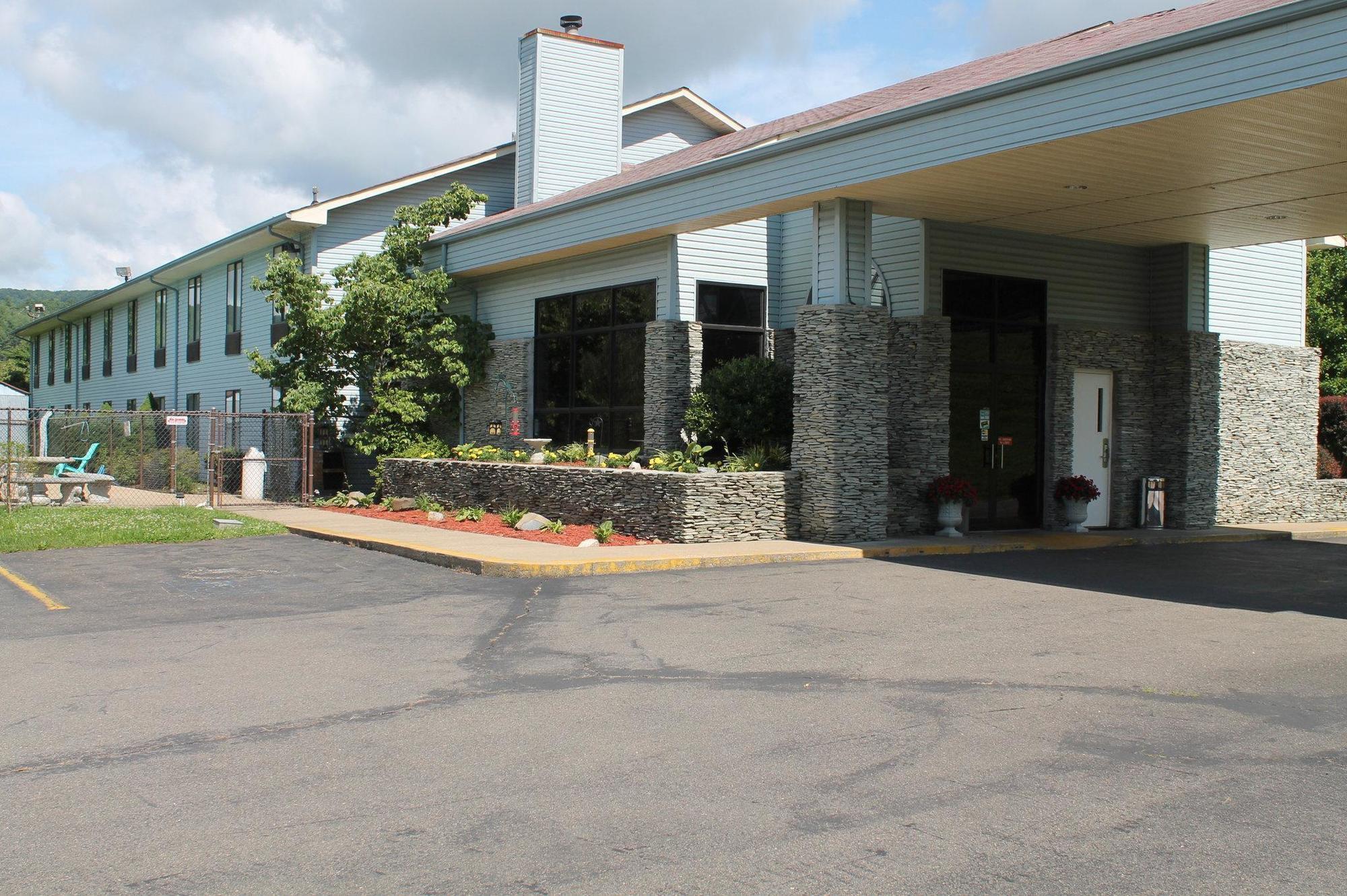 Americourt Hotel - Mountain City Exterior photo