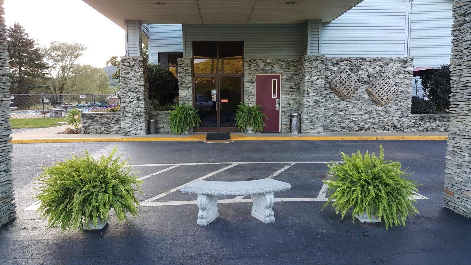 Americourt Hotel - Mountain City Exterior photo