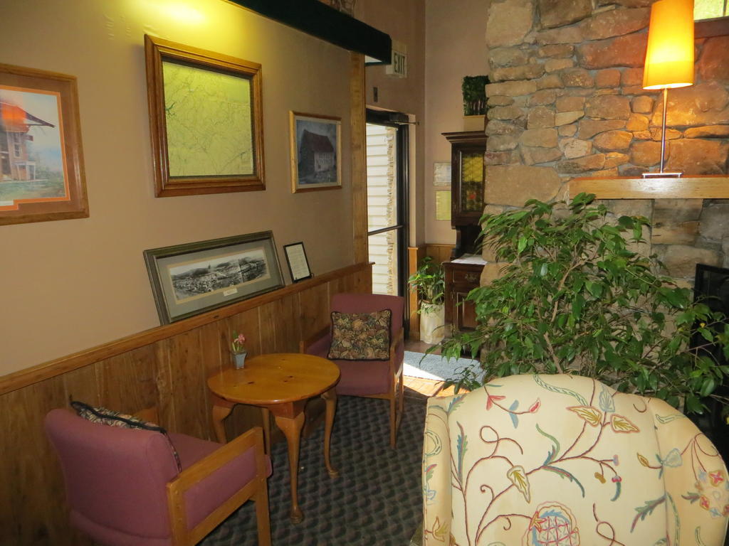 Americourt Hotel - Mountain City Exterior photo